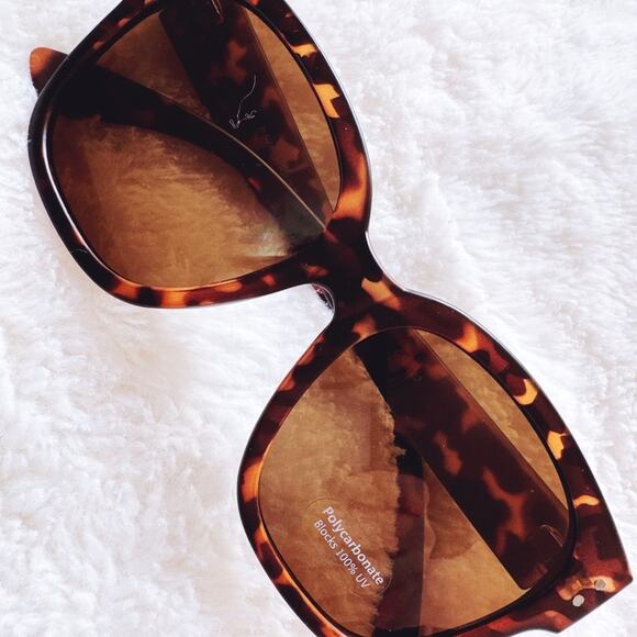 Julia Dark Tortoise Brown Square Sunglasses - Picture 3 of 12